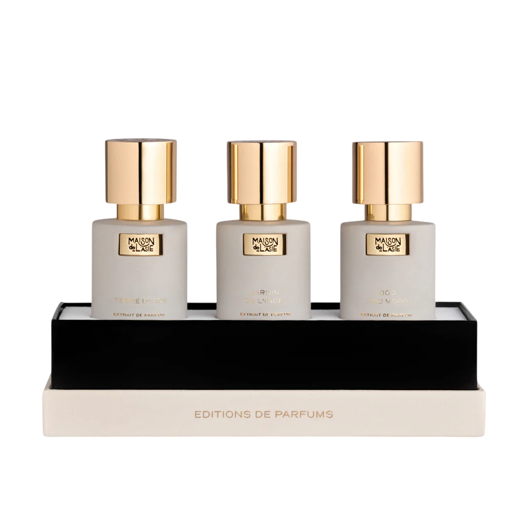 chapitre-04-set-maison-de-l-asie-god-and-moon-extrait-de-parfum-unisex-15-ml-jardin-de-l-inde-extrait-de-parfum-unisex-15-ml-terre-d-inde-extrait-de-parfum-unisex-15-ml-1770801070 Chapitre 04 Set Maison De L'Asie: God and Moon, Extrait De Parfum, Unisex, 15 ml + Jardin de L'Inde, Extrait De Parfum, Unisex, 15 ml + Terre D'Inde, Extrait De Parfum, Unisex, 15 ml – Image 1